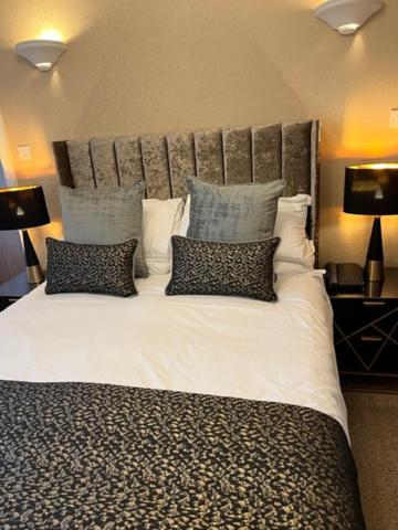 The Masons Arms Hotel Бридженд Экстерьер фото
