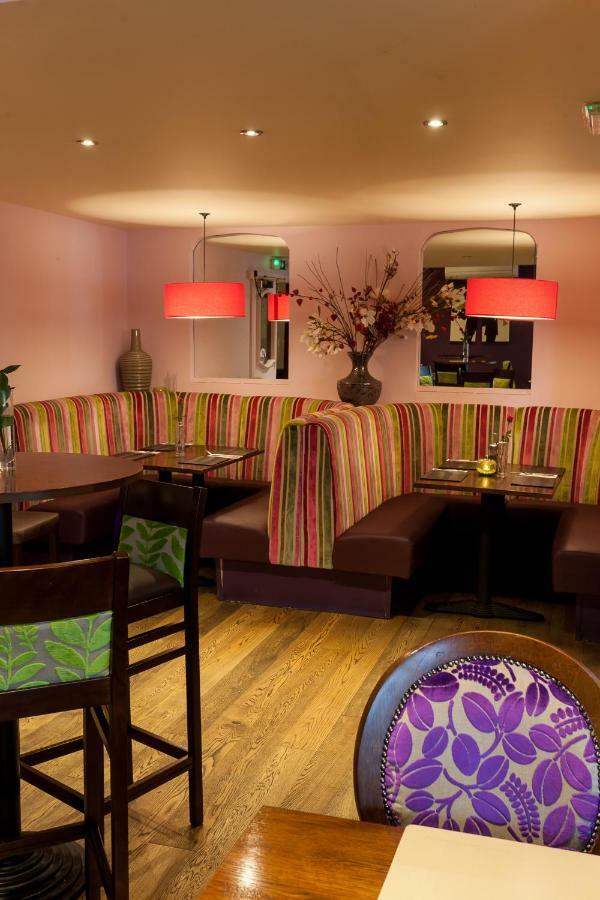 The Masons Arms Hotel Бридженд Экстерьер фото