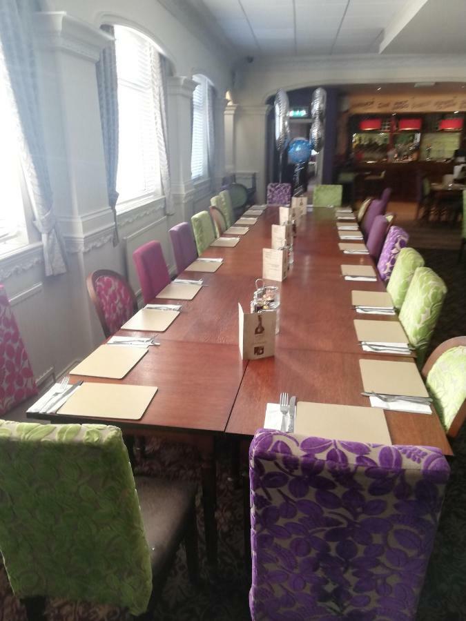 The Masons Arms Hotel Бридженд Экстерьер фото